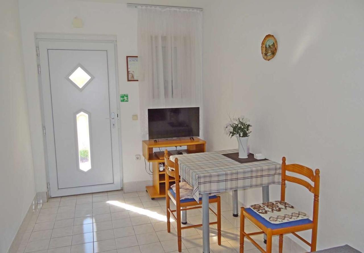 Apartments Tomislav - 120 M From Beach Donji Okrug  Exterior foto